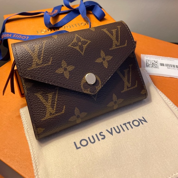 Louis Vuitton Handbags - 💯% Authentic Louis Vuitton Victorine wallet✨